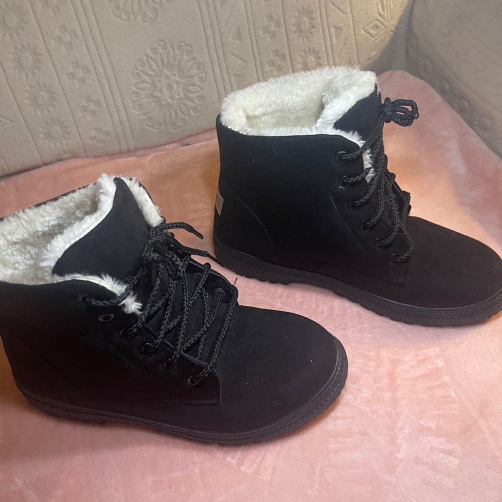 SQL Black Boots with Fur Size39 US 4-5